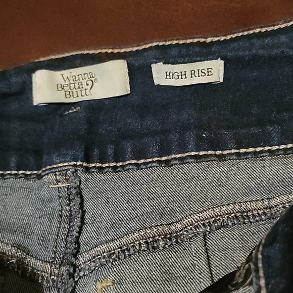 Betta Butt Cuffed Jean Shorts - Picture 3 of 7